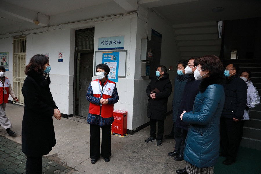 湖北省红十字会党组书记、常务副会长高勤到武汉科技大学附属天佑医院慰问一线医护人员