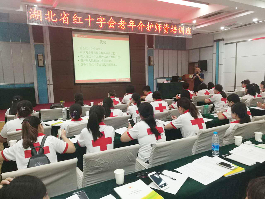 中国红十字会总会赈济救护部健康服务处主任科员曹橙授课.jpg
