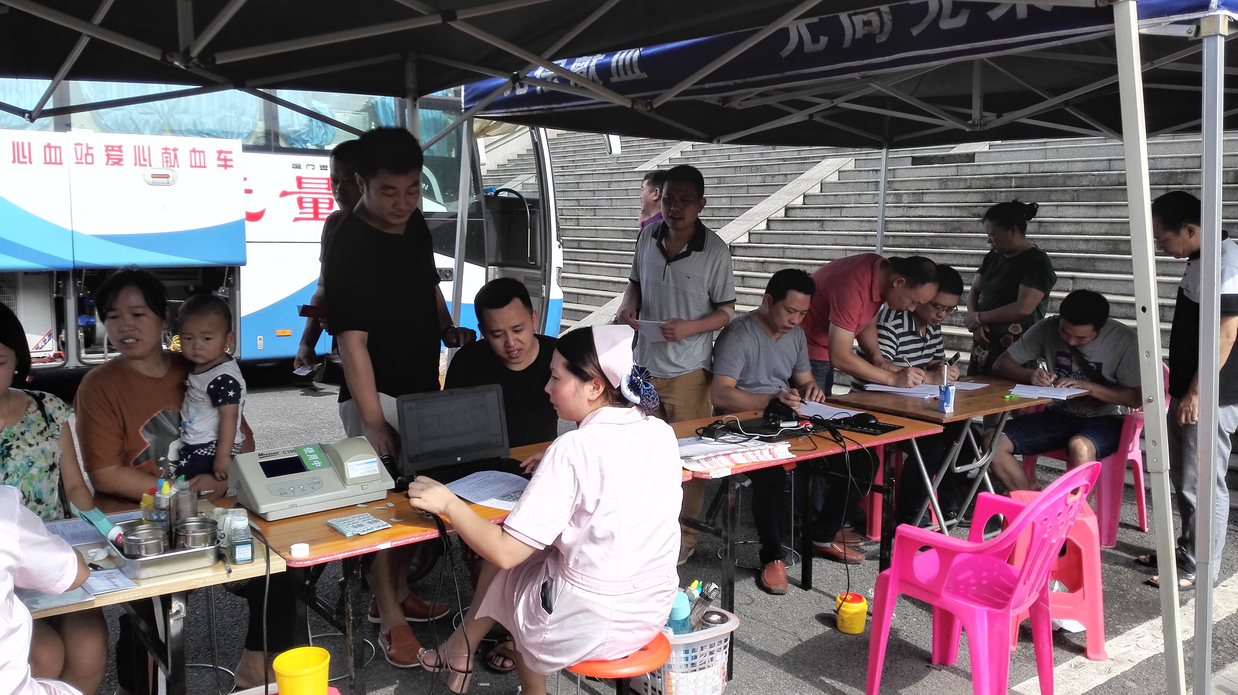 通山2017年夏季献血登记现场.jpg