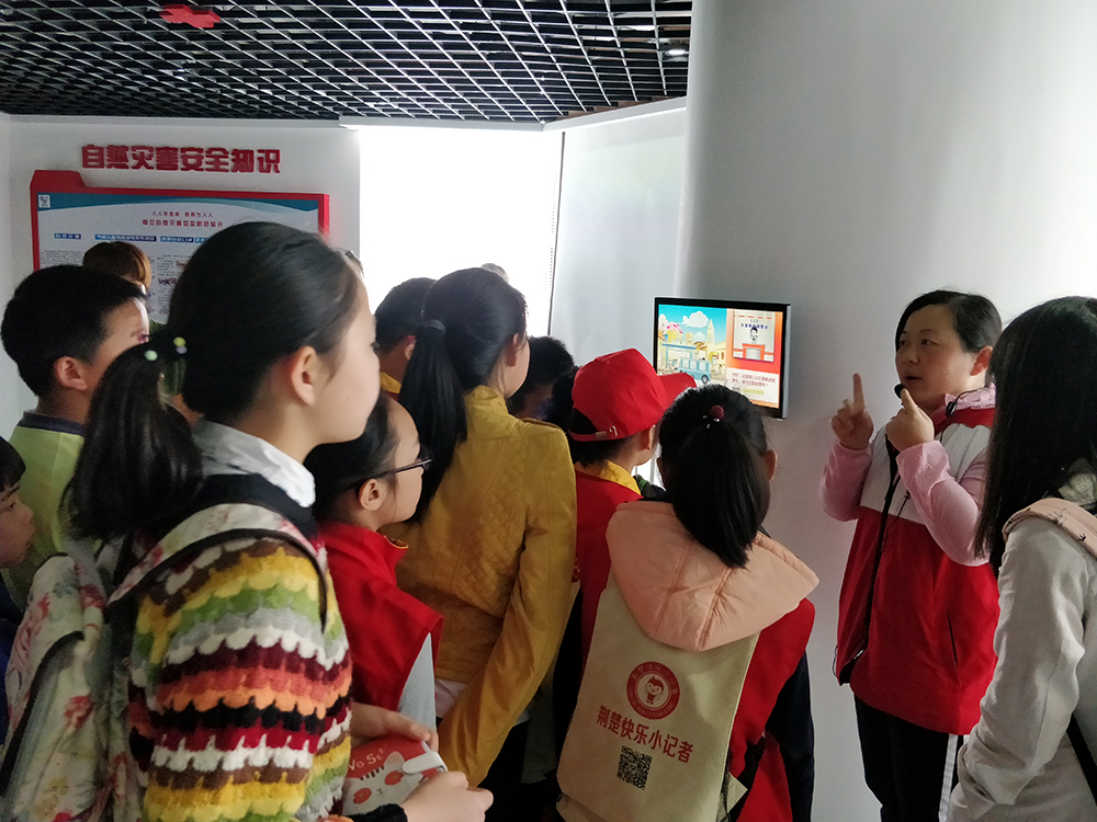 4.学习拨打急救电话.jpg