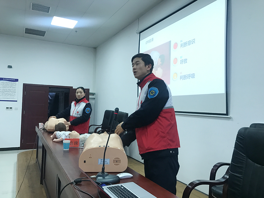 心肺复苏演示.JPG