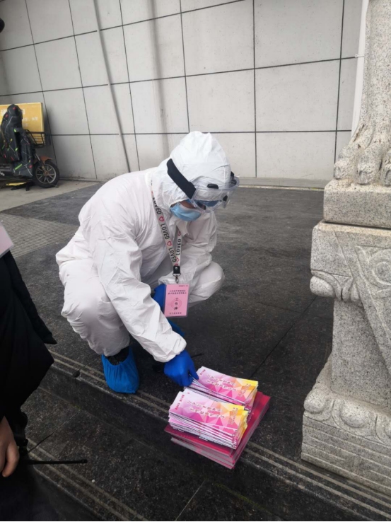 一起走进春天――湖北各地红十字志愿者参与当地联防联控行动(4)590.png